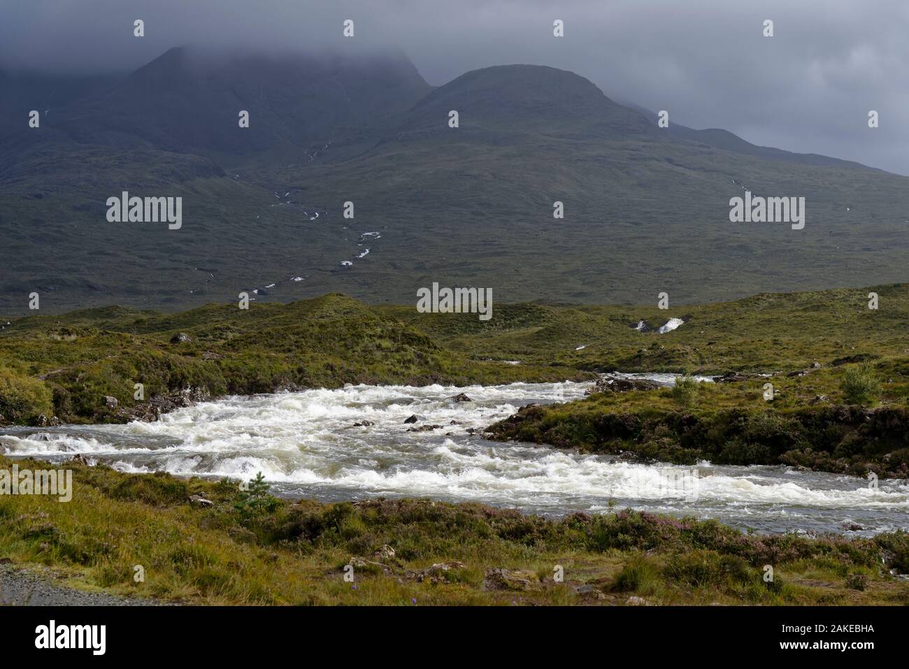 River Sligachan in Überflutung mit Cuillin Hills, Isle of Skye, Western Isles; Schottland Stockfoto