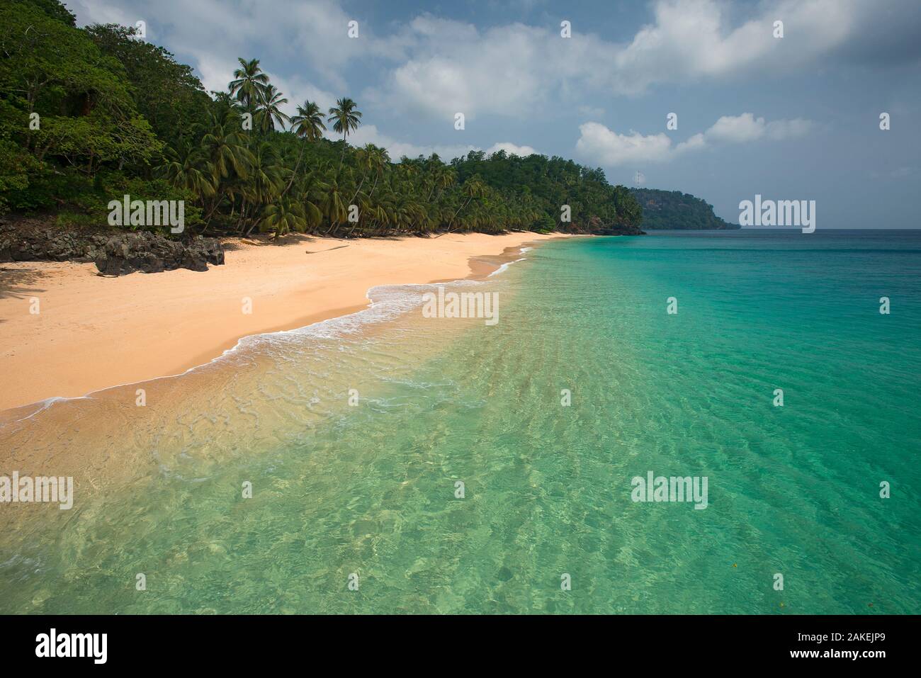Strand im Norden der Insel Principe, der Demokratischen Republik Sao Tome und Principe, Golf von Guinea. Stockfoto