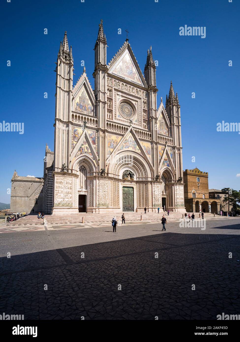 Orvieto. Umbrien. Außenansicht von Orvieto Kathedrale (Duomo di Orvieto; Basilika Kathedrale Santa Maria Assunta), Gotik, erbaut 1290-1591, Pia Stockfoto