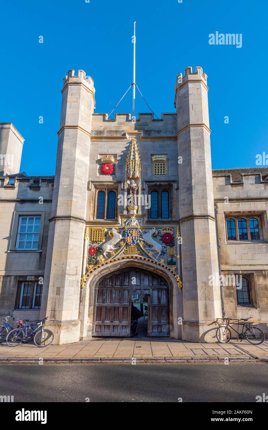 Großbritannien, England, Cambridgeshire, Cambridge, St Andrew's Street, Universität Cambridge, Christ's College, vor kurzem restauriert College gate Stockfoto