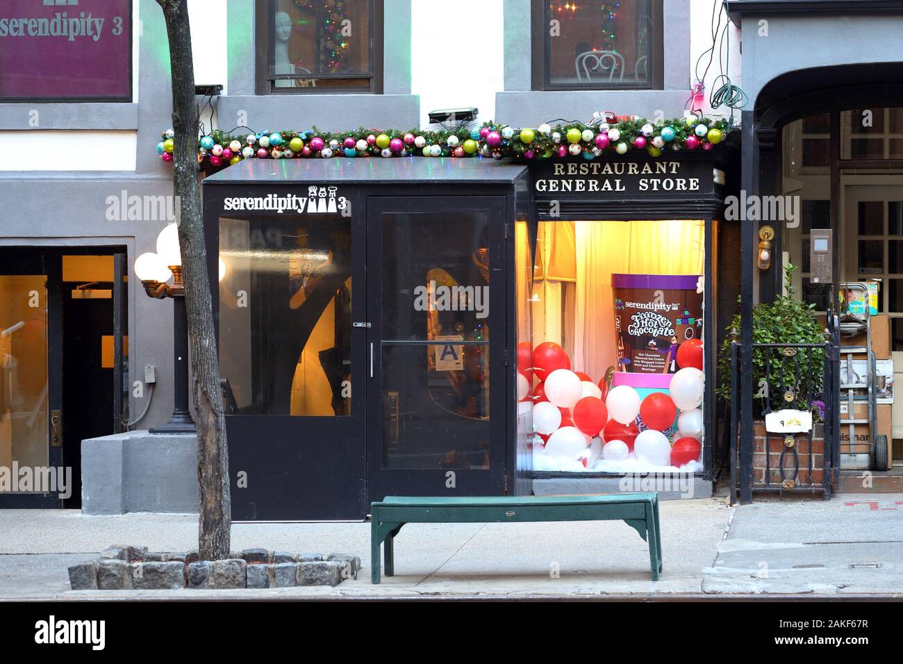 Serendipity 3, 225 E 60. St, New York, NYC Schaufensterfoto eines gefrorenen Cafés mit heißer Schokolade, Restaurant in Manhattans Upper East Side. Stockfoto