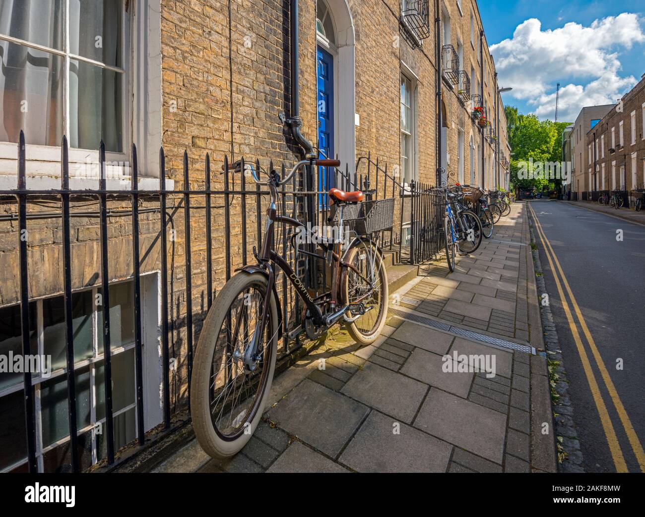 Großbritannien, England, Cambridgeshire, Cambridge, Fitzwilliam Street, Student's Bike Stockfoto