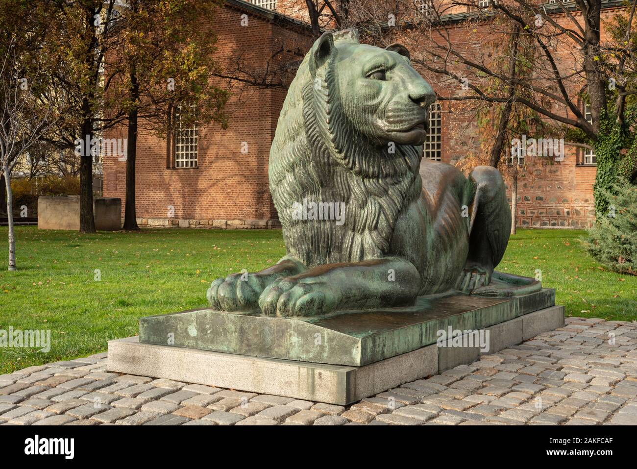 Detaillierte Skulptur des Löwen als Nationalsymbol Bulgariens am Denkmal des Unbekannten Kriegers, wie sie das Wahrzeichen von Sofia Bulgarien besuchen muss Stockfoto