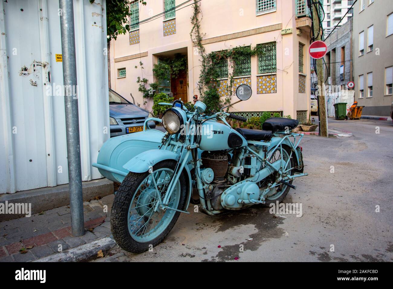 BSA-Motorrad mit Seitenwagen gemalt. BSA Company Limited ist ein Motorrad Hersteller Stockfoto