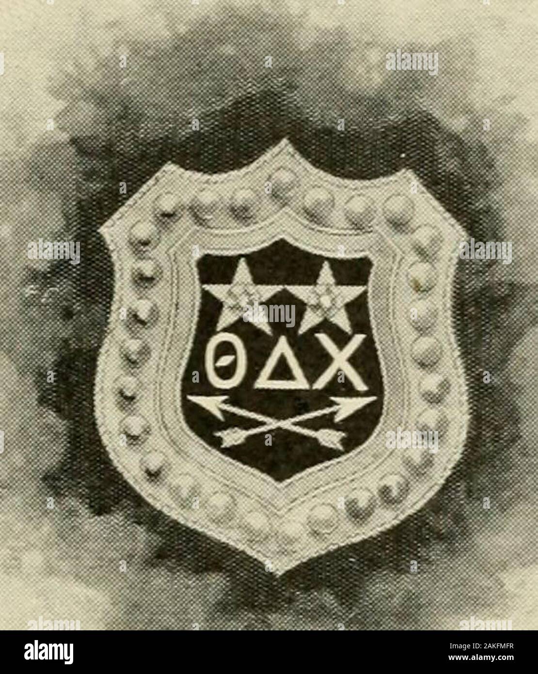 Griechische Buchstaben Männer von Philadelphia. R. Francis Holz Francis Lanier Potts. THETA DELTA CHI das Theta Delta Chi Brüderlichkeit am Union College im Jahr 1848 gegründet wurde. Die Gründer waren. Akin, Strand, Braun, Grün, Hyslop und Wile, classof 1849. Hon. Allen C. Strand, Ex-Lieutenant Gouverneur von New York, andGeneral William S. Hillyer allgemeine Zuschüsse Personal Theta Delts fromsame Klasse. Seit zwanzig Jahren die Alpha Kostenlos regierten die Brüderlichkeit, die Gewährung und Ausübung der üblichen Funktionen der übergeordneten Kapitel. Die ursprüngliche Abzeichen war ein Schild, unterschiedliche, sich jedoch leicht von den presentofficial Abzeichen se Stockfoto