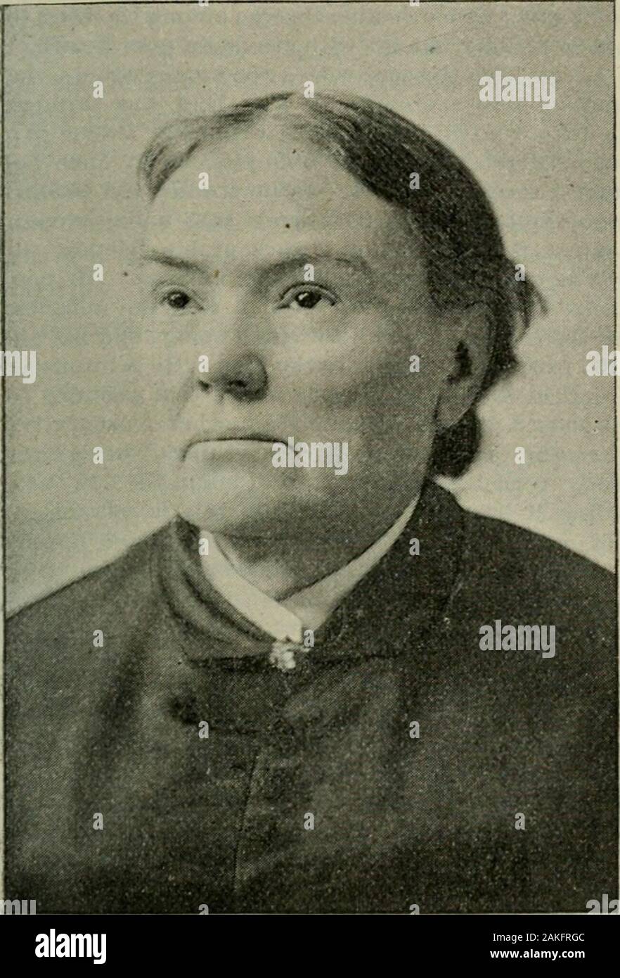 Das ABC der Biene Kultur: ein cyclopedia von jede Sache, die in Bezug auf die Pflege der Honig-Biene, Bienen, Honig, Nesselsucht, Arbeitsgeräte, Honig-Anlagen usw., Tatsachen von der Erfahrung von Tausenden von Imker alle über unser Land und später durch die praktische Arbeit in unserer eigenen Imkerei überprüft. strothhives, und wir weiterhin Nesselsucht genau sim-ilar zu denen dann imrchased. Ich kaufte die Bienen XOTED BIOCUiAPIIIES der Imker. 339 • vvitliout liusLauds uiy Wissen, knowiuj; - Lull welltliat verbieten würde er nie es Liegen wusste es, und uiauywei-e Die eurtaiu Vorträge erhielt ich Tor pureliasing - wie Stockfoto