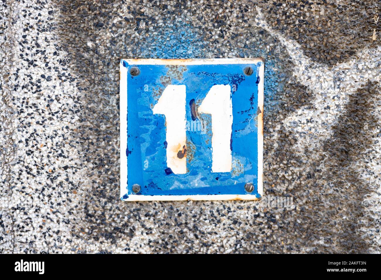 Nummer 11, Elf, Hausnummer Schild an der Wand Stockfotografie - Alamy