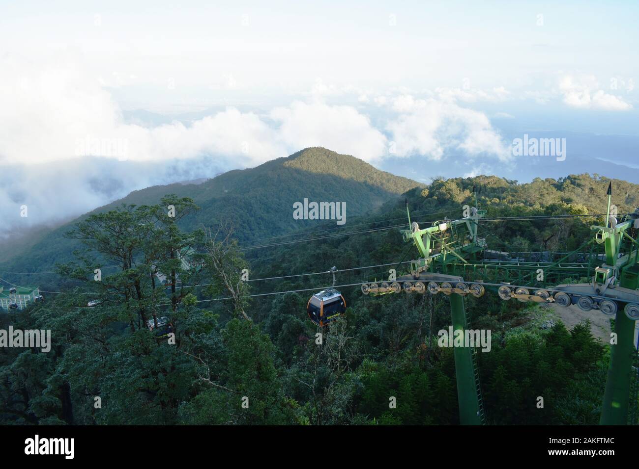 Danang Vietnam Januar 6, 2020: Seil weg zu Ba Na Hügel der Welt längste Kabel in Vietnam. Stockfoto