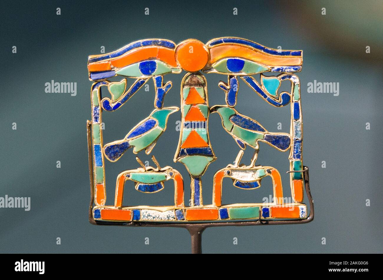 Öffnen Besuch der Ausstellung ésostris III, pharaon de Légende", Lille, Frankreich. Juwel in Form einer Brust. Stockfoto
