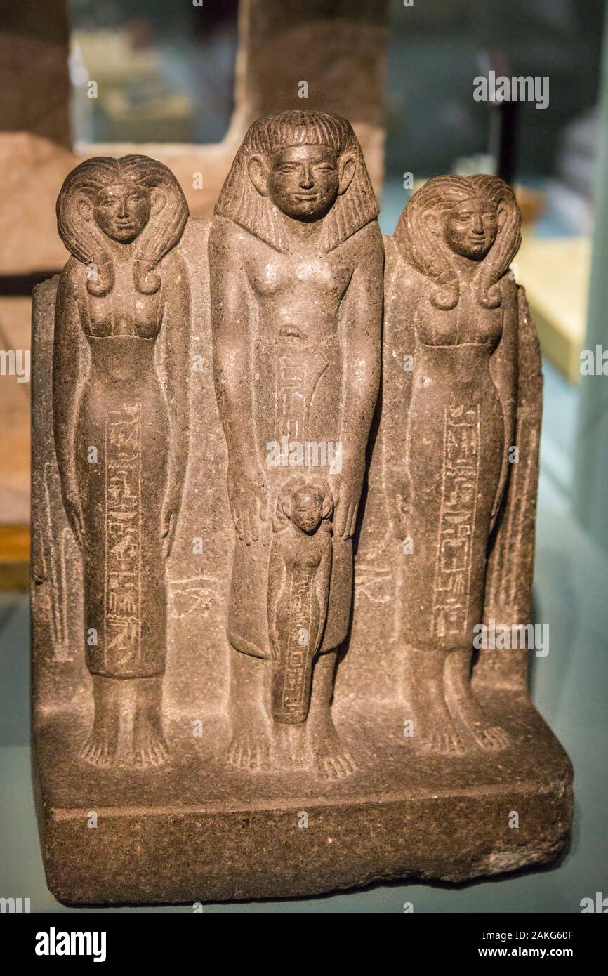 Eröffnungsbesuch der Ausstellung 'Sésostris III, pharaon de légende', Lille, Frankreich. Ukhhotep und seine Familie, Grab C1 in Meir, Granodiorit. Stockfoto