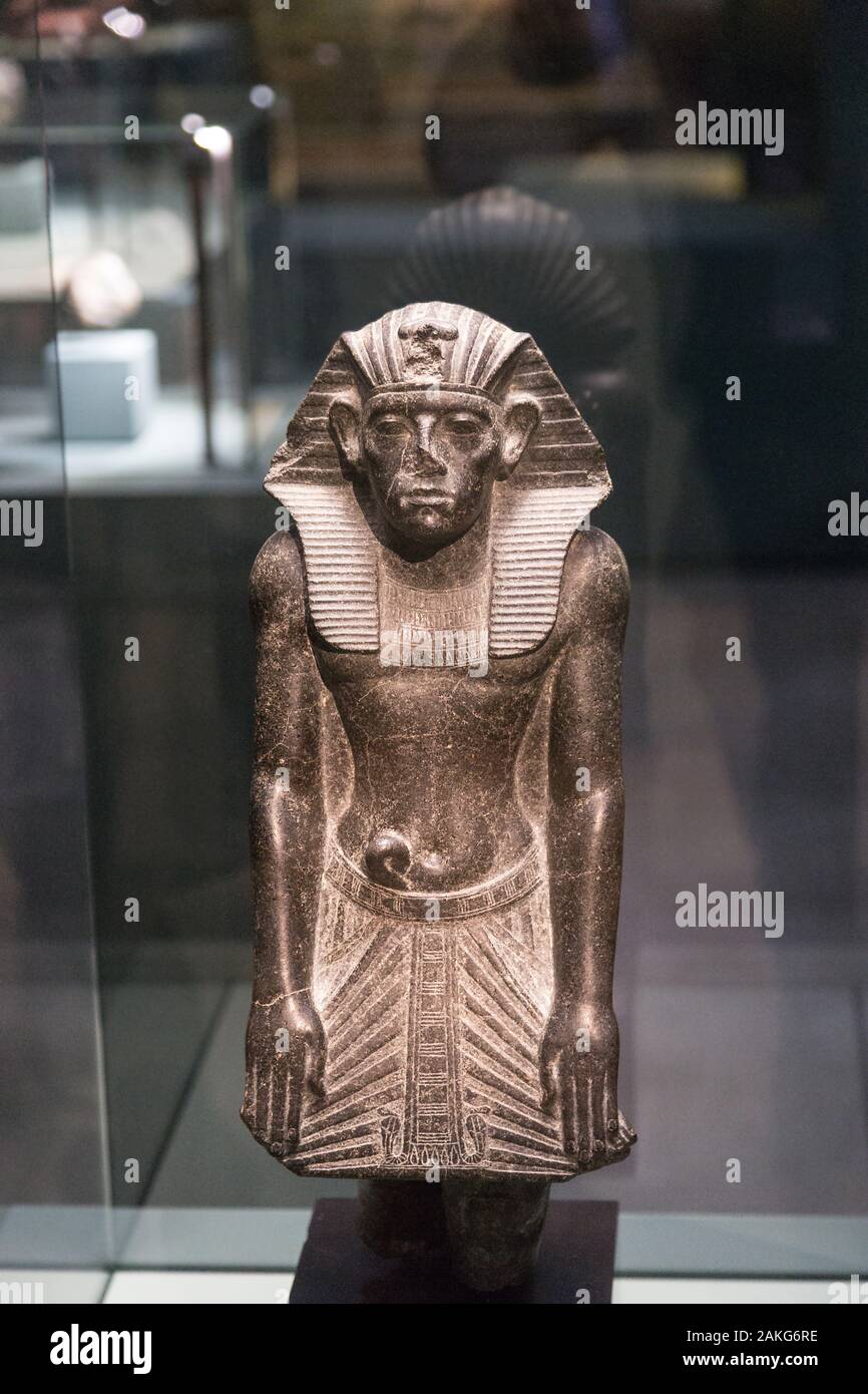 Eröffnungsbesuch der Ausstellung 'Sésostris III, pharaon de légende', Lille, Frankreich. Statue von Amenemhat III., Granodiorit. Stockfoto