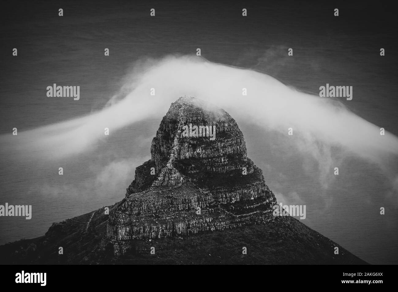 Wolken über den Tafelberg in Kapstadt, Southafica. Diese fenomenon wird als Tischdecke. Stockfoto