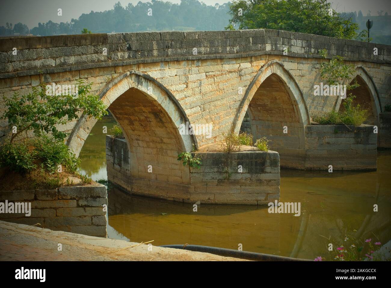 Eine alte 3-Bogen Steinbrücke in Jianshui, Honghe, Yunnan, China. Stockfoto