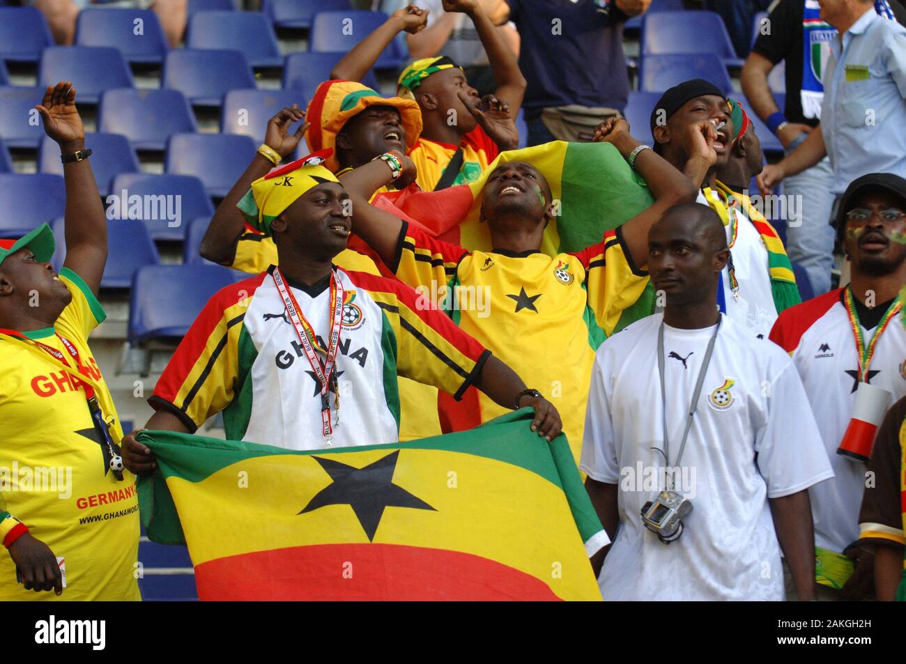 Hannover, 12.06.2006: FIFA Fußball-Weltmeisterschaft Deutschland 2006, Ghana Anhänger vor dem Italy-Ghana überein Stockfoto