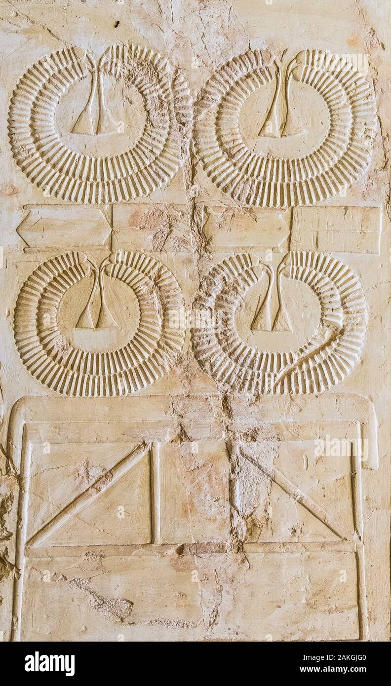 Luxor in Ägypten, Assassif (Teil des Tals der Nobles), Grab von Kheruef: Die Schebiu-Kragen waren eine der höchsten Belohnungen, die der König gewährt hatte. Stockfoto