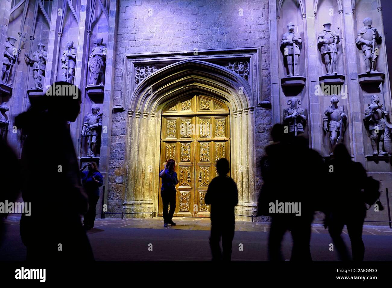 Vereinigtes Königreich, Hertfordshire, Leavesden, Leavesden Studios, Harry Potter Studio Tour London, der Schauplatz der acht Harry Potter Filmen "Making of, die große Halle Tür in Hogwarts Schule Stockfoto