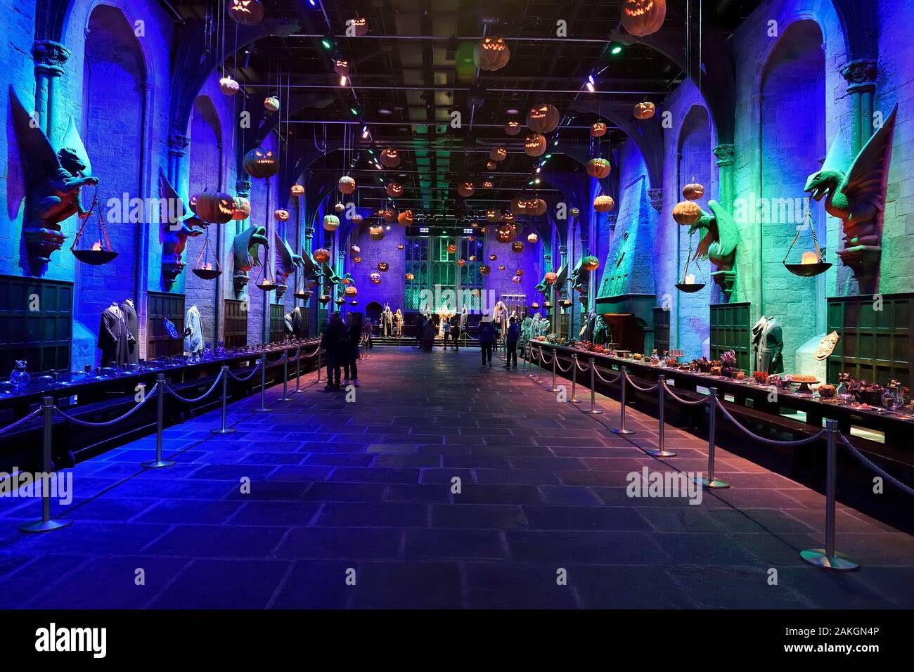 Vereinigtes Königreich, Hertfordshire, Leavesden, Leavesden Studios, Harry Potter Studio Tour London, der Schauplatz der acht Harry Potter Filmen "Making of, die große Halle in Hogwarts Schule mit über 100 handgeschnitzten floating Kürbisse für Halloween Stockfoto