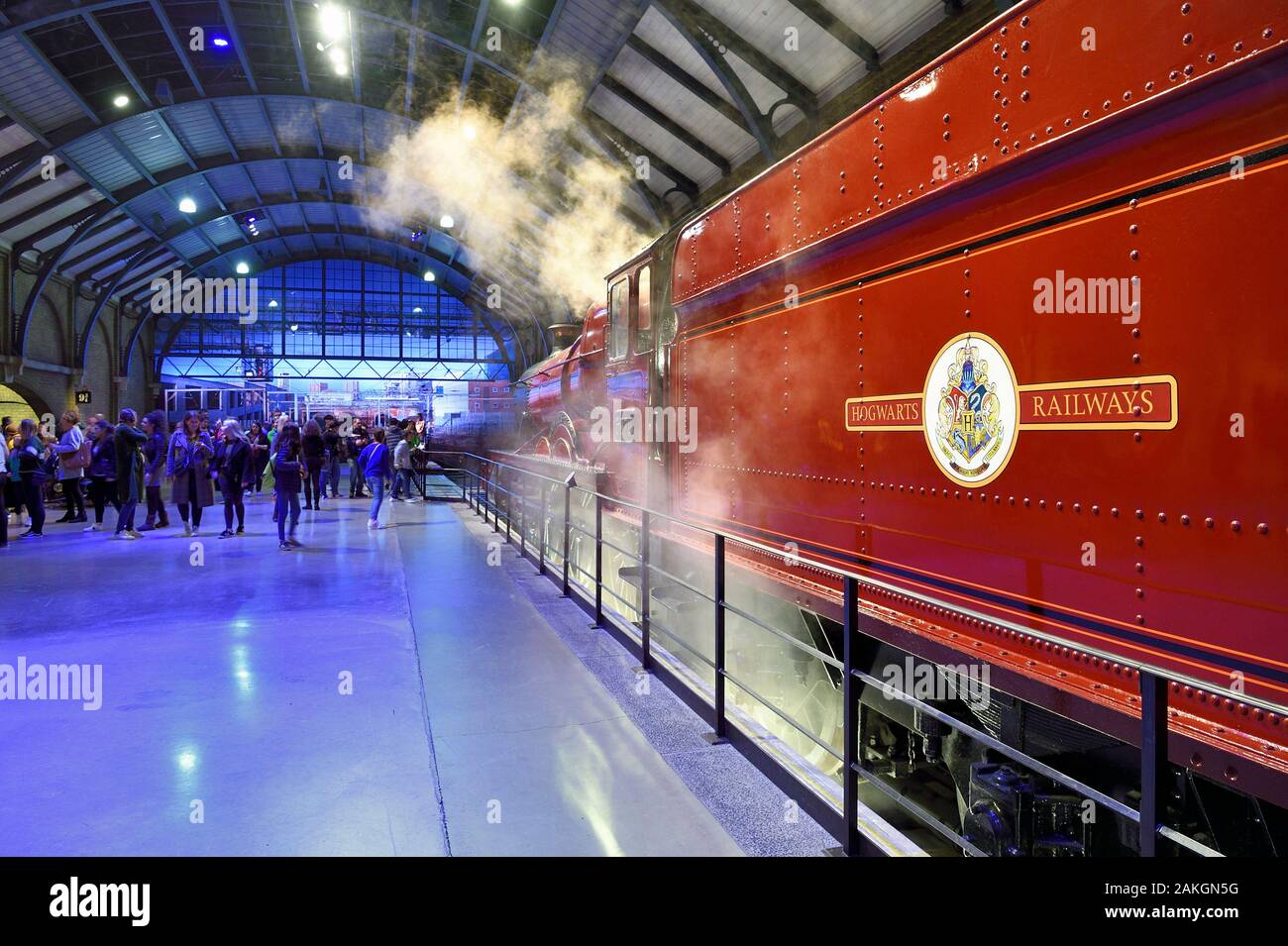 Vereinigtes Königreich, Hertfordshire, Leavesden, Leavesden Studios, Harry Potter Studio Tour London, der Schauplatz der acht Harry Potter Filmen "Making of, die 9 & # Xbe; Plattform und den Hogwarts Express Zug, der 5972 Olton Hall, ist ein Great Western Railway Hall klasse Lok Stockfoto