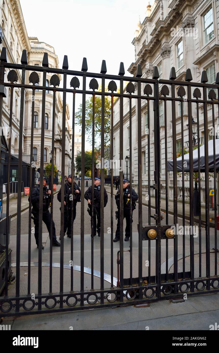 Vereinigtes Königreich, London, Westminster, Tore am Eingang der Downing Street Nummer 10 Häuser der Premierminister bewacht Stockfoto