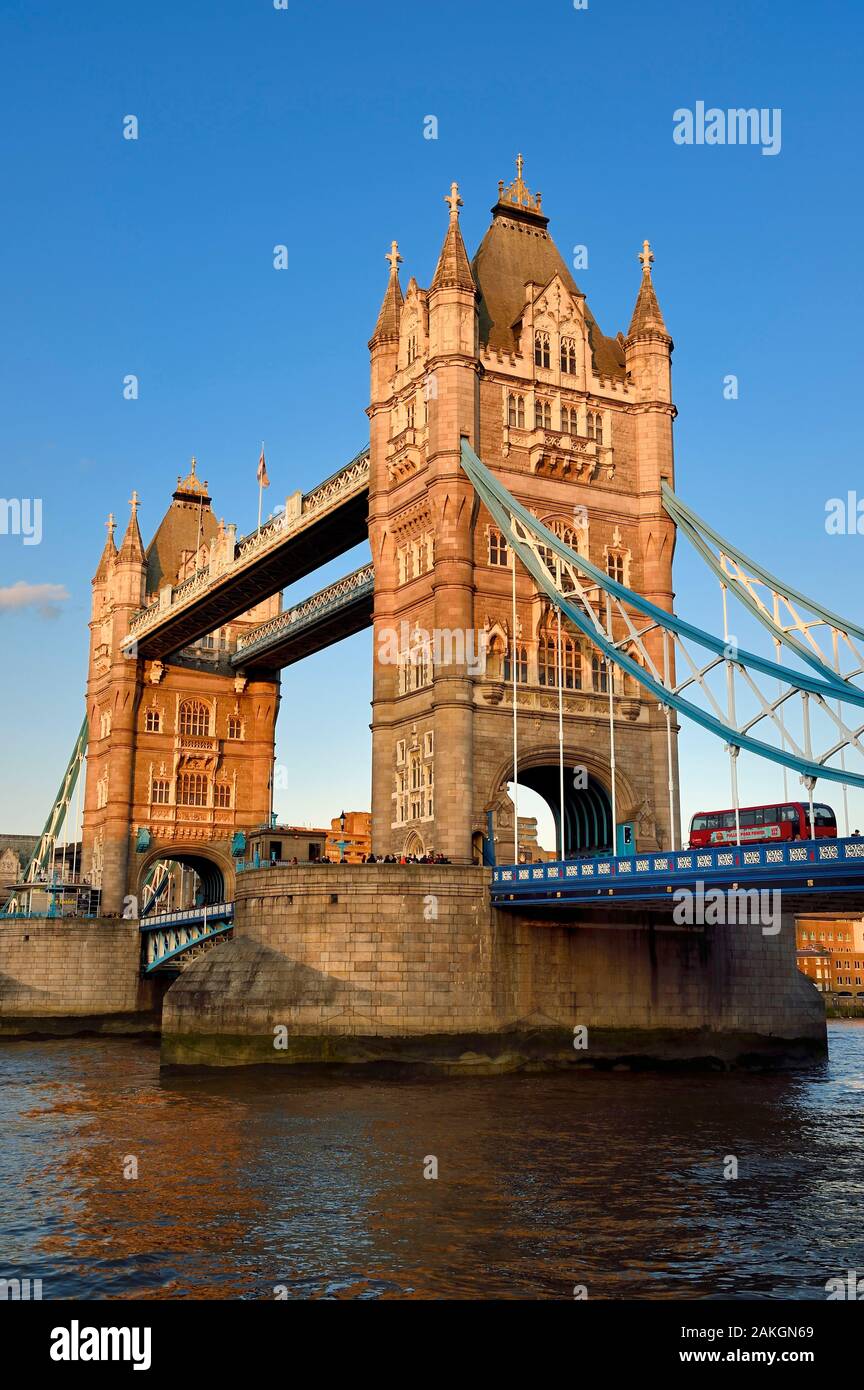 Vereinigtes Königreich, London, Tower Bridge, Swing Bridge über der Themse, zwischen den Stadtteilen Southwark und Tower Hamlets Stockfoto