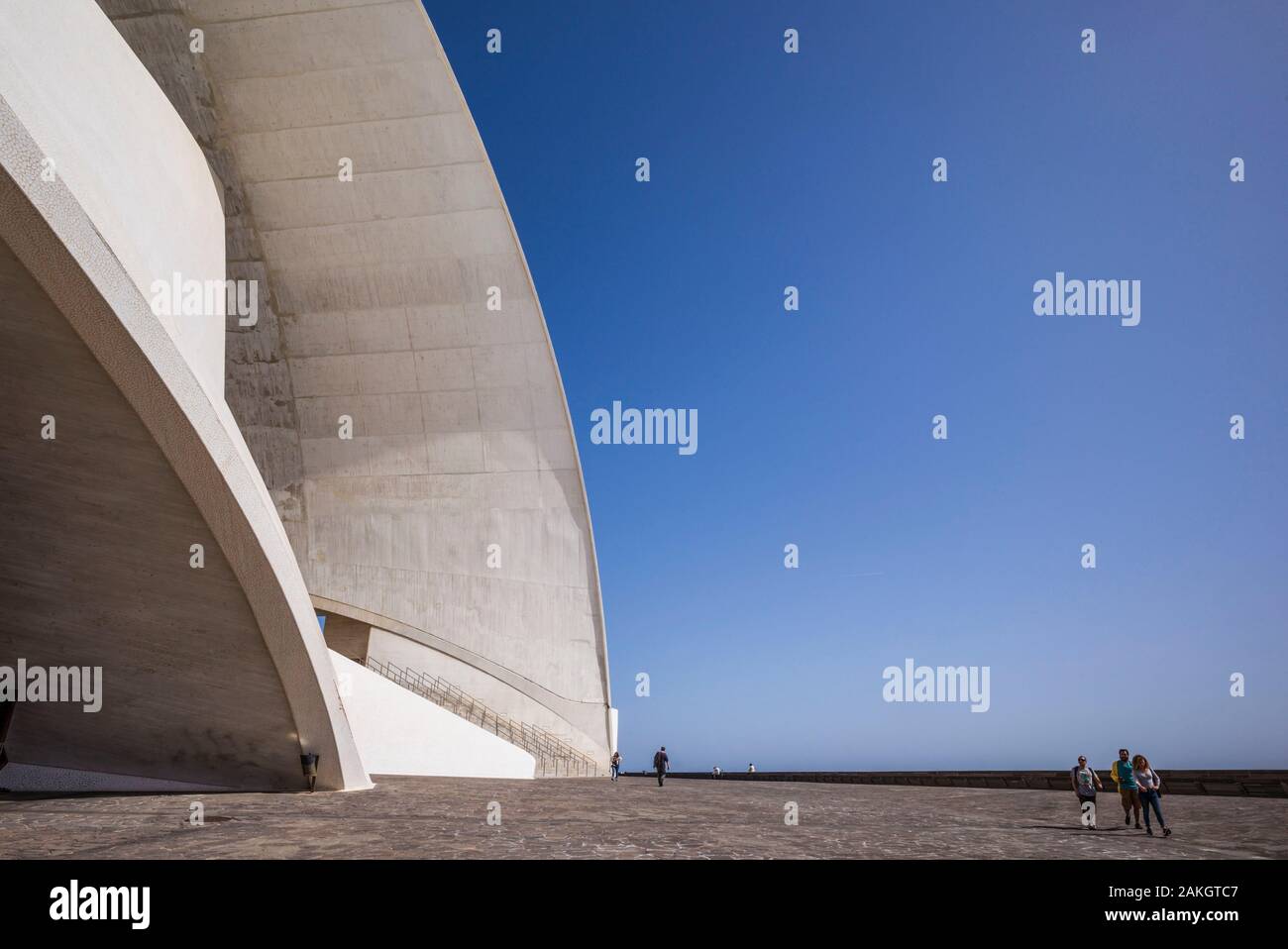 Spanien, Kanarische Inseln, Teneriffa, Santa Cruz de Tenerife, Auditoio de Tenerife Auditorium, entworfen von Architekt Santiago Calatrava. Stockfoto