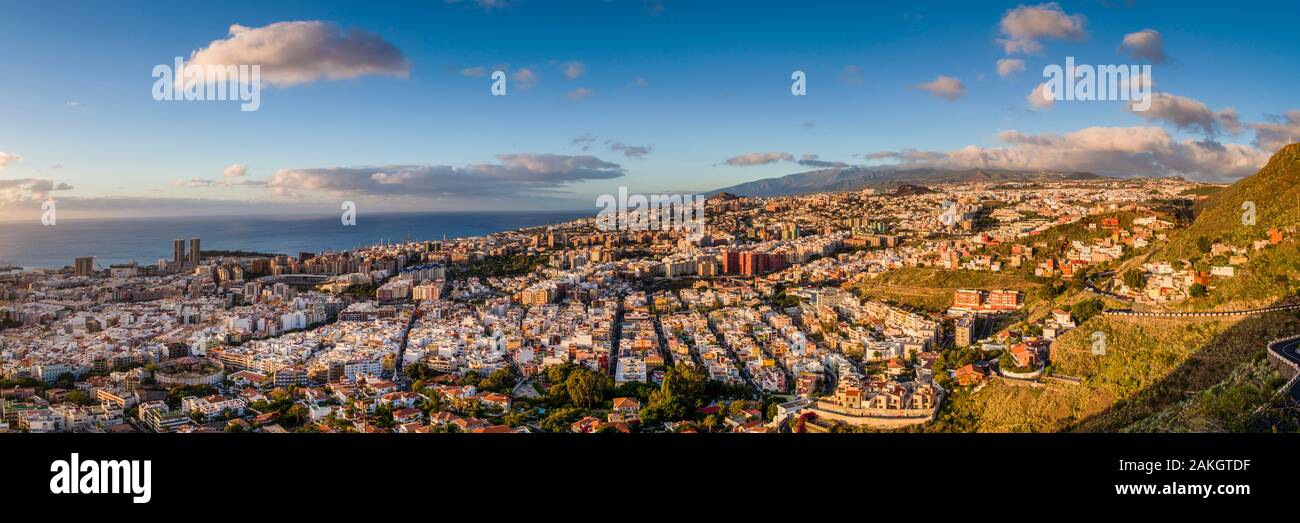 Spanien, Kanarische Inseln, Teneriffa, Santa Cruz de Tenerife, erhöhte Stadtblick, Dawn Stockfoto