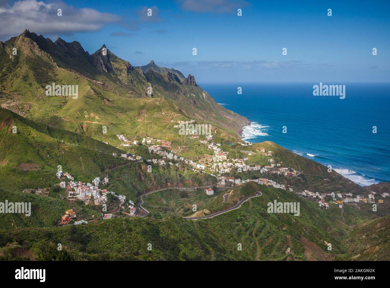 Spanien, Kanarische Inseln, Teneriffa, Taganana, Erhöhte Ansicht der nordwestlichen Küste Dorf Stockfoto
