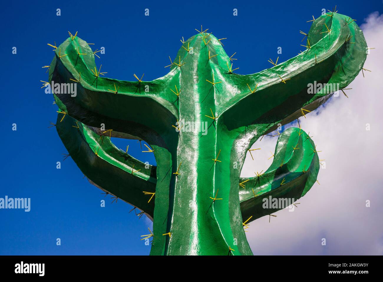 Spanien, Kanarische Inseln, Gran Canaria, Artejevez, Kaktus geformte Zeichen für Catualdea Cactus Park Stockfoto