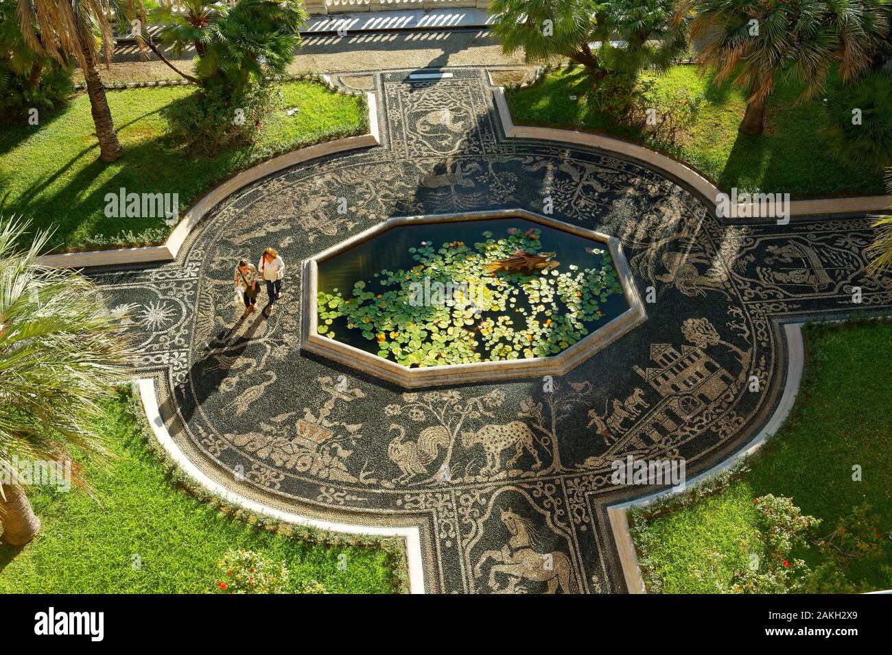 Italien, Ligurien, Genua, Museo di Palazzo Reale (Königspalast), die Gärten, das Becken in der Mitte von einem Mosaik aus Kieselsteinen Stockfoto