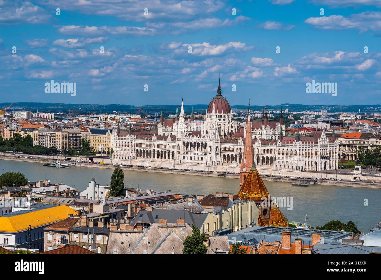 Ungarn, Budapest, Ansicht des ungarischen Parlaments (UNESCO Weltkulturerbe) und die Pest Bezirk Stockfoto