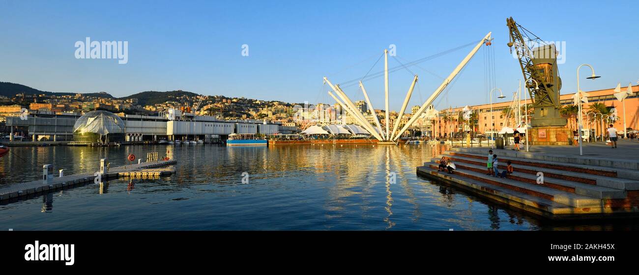 Italien, Ligurien, Genua, Porto Antico, der Hafen mit der größten Aquarium Europas, der panoramalift Der bigo und die biosfera von Renzo Piano entworfen Stockfoto