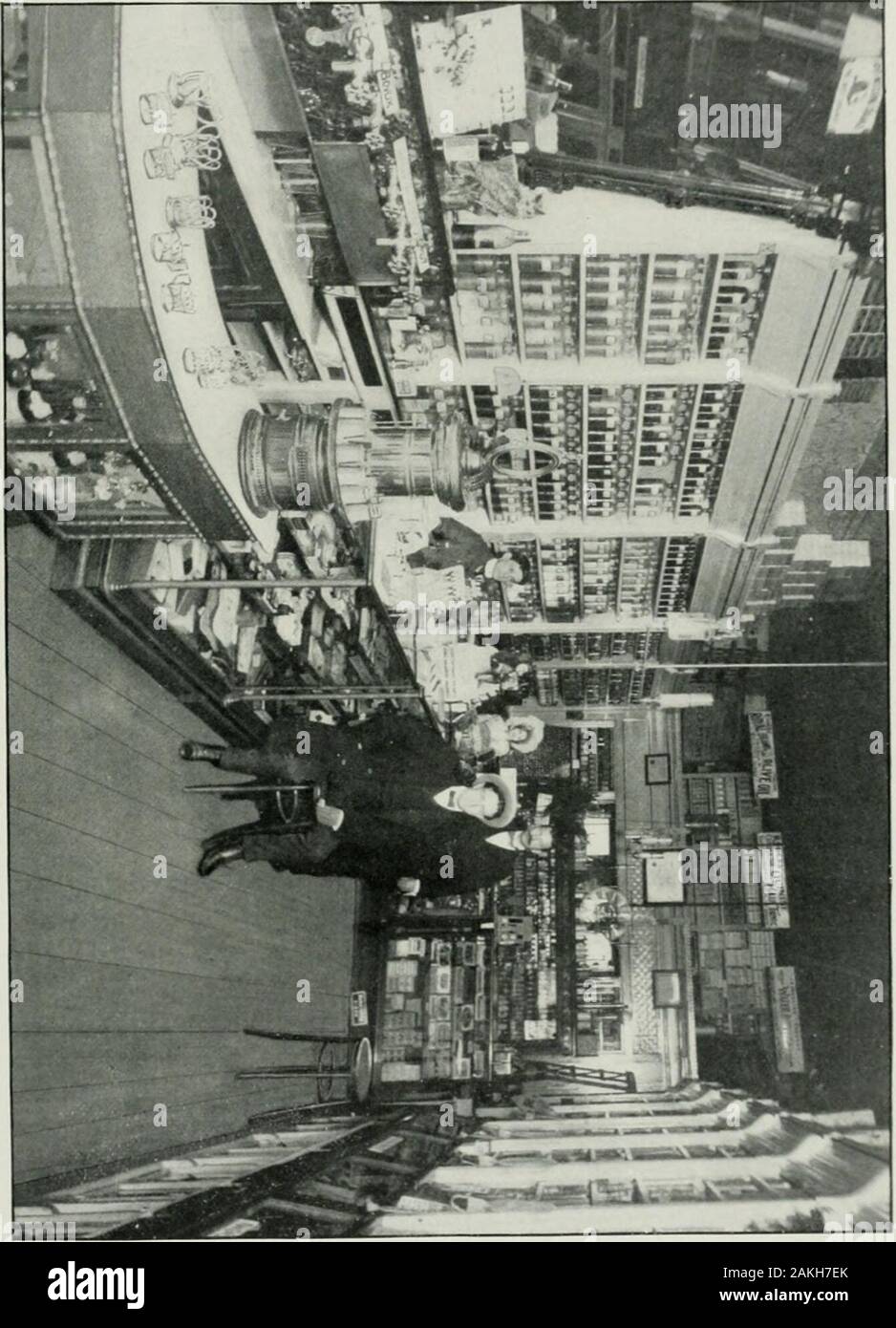 Malerischen New London und Umgebung, Groton, Mystic, Montville, Waterford, der zu Beginn des zwanzigsten Jahrhunderts; bemerkenswerte Features von Interesse. . WILLIAM B. SMITHArl Händler. zurück Osten. Obst und Con-- Meriden, wo iiid nllice - in der Civilof die - ich. tth Farbe-ed-Regiment gedient. 1875 kam er nach NewLondon und openeda • • 99 cent Store, einem Der fiist inder Stadt und Traditi-operationiiuiny Dutzendtagung seiner Jahre. Mr. Smith manufacturesan Salbe withwhich liini Er - selbst Von Neurodermitis geheilt, afterphysicians hatten pro-Epidermis seine Reg.-ery unmöglich. Itis namens SureC u re () intment, und ist ein Stockfoto