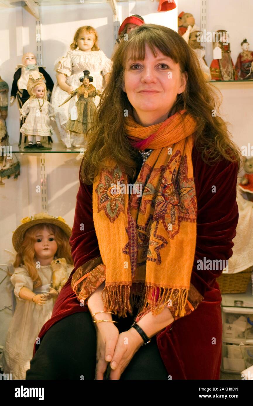 Sarah Verkäufer Tochter des Schauspielers Peter Sellers an Ihrem Shop in Mayfair. Stockfoto