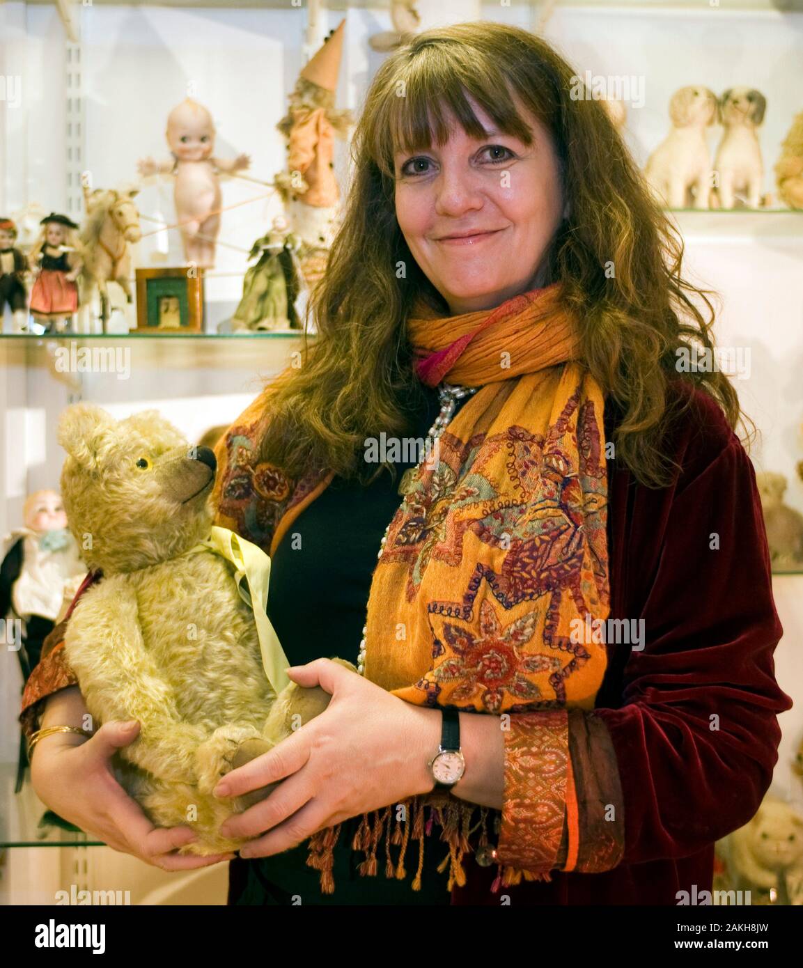 Sarah Verkäufer Tochter des Schauspielers Peter Sellers an Ihrem Shop in Mayfair. Stockfoto
