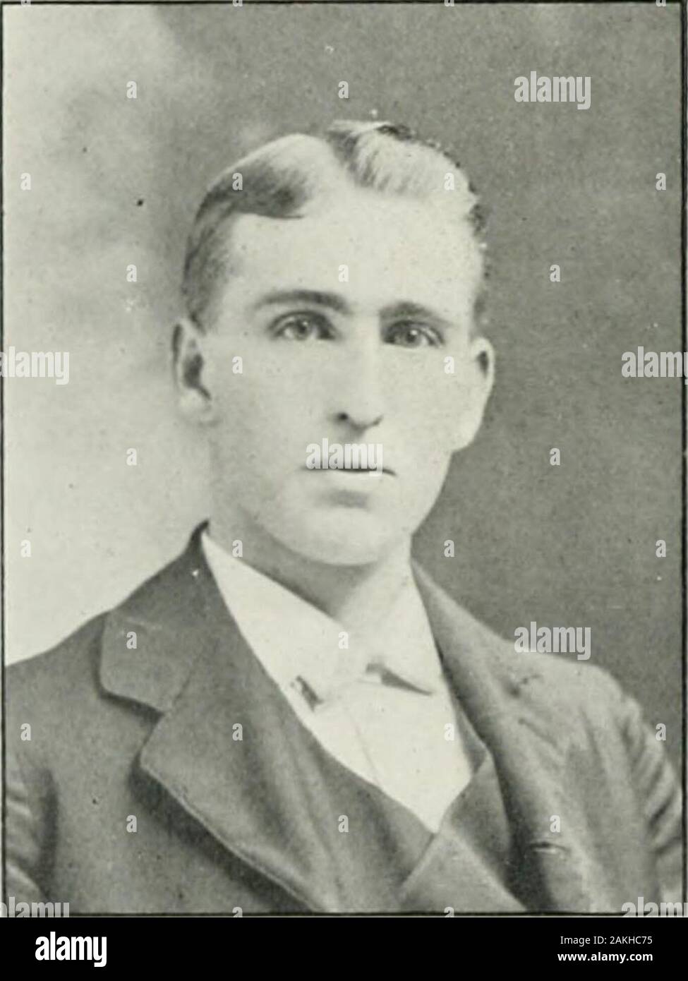 Malerischen New London und Umgebung, Groton, Mystic, Montville, Waterford, der zu Beginn des zwanzigsten Jahrhunderts; bemerkenswerte Features von Interesse. . CROCKER HOUSE - State Street, New London.. A. E. BECKWITH, Inhaber • • Gem Restaurant, 3 State Street. 1 Er IIotki. Kuval belegt, onBank Straße, ein älteres Hotel Website Thanany andere Wirtshaus jetzt in NewLondon. Der Inhaber ist FrederickH. Gavitt. Für zwanzig Jahre zuvor t (ich seine Annahme, dass die proprietorsiiip Hotel 1898 ofthe, es wurde durchgeführt, liyhis Vater, ein Bürgerkrieg Veteran, whodied aliout vor drei Jahren. Tlic elderMr. (Iavit Stockfoto