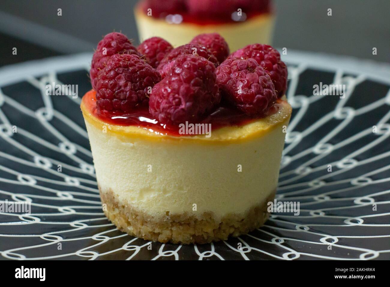 Ein Raspberry Cream Cheese Cake nach oben Himbeere Stockfoto