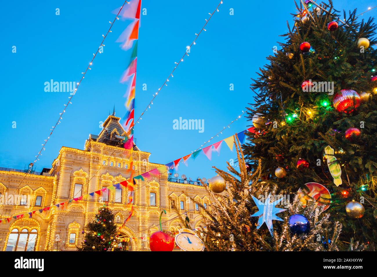Weihnachtsmarkt auf dem Roten Platz mit Gummi-Store auf dem Hintergrund, Moskau, Russland Stockfoto