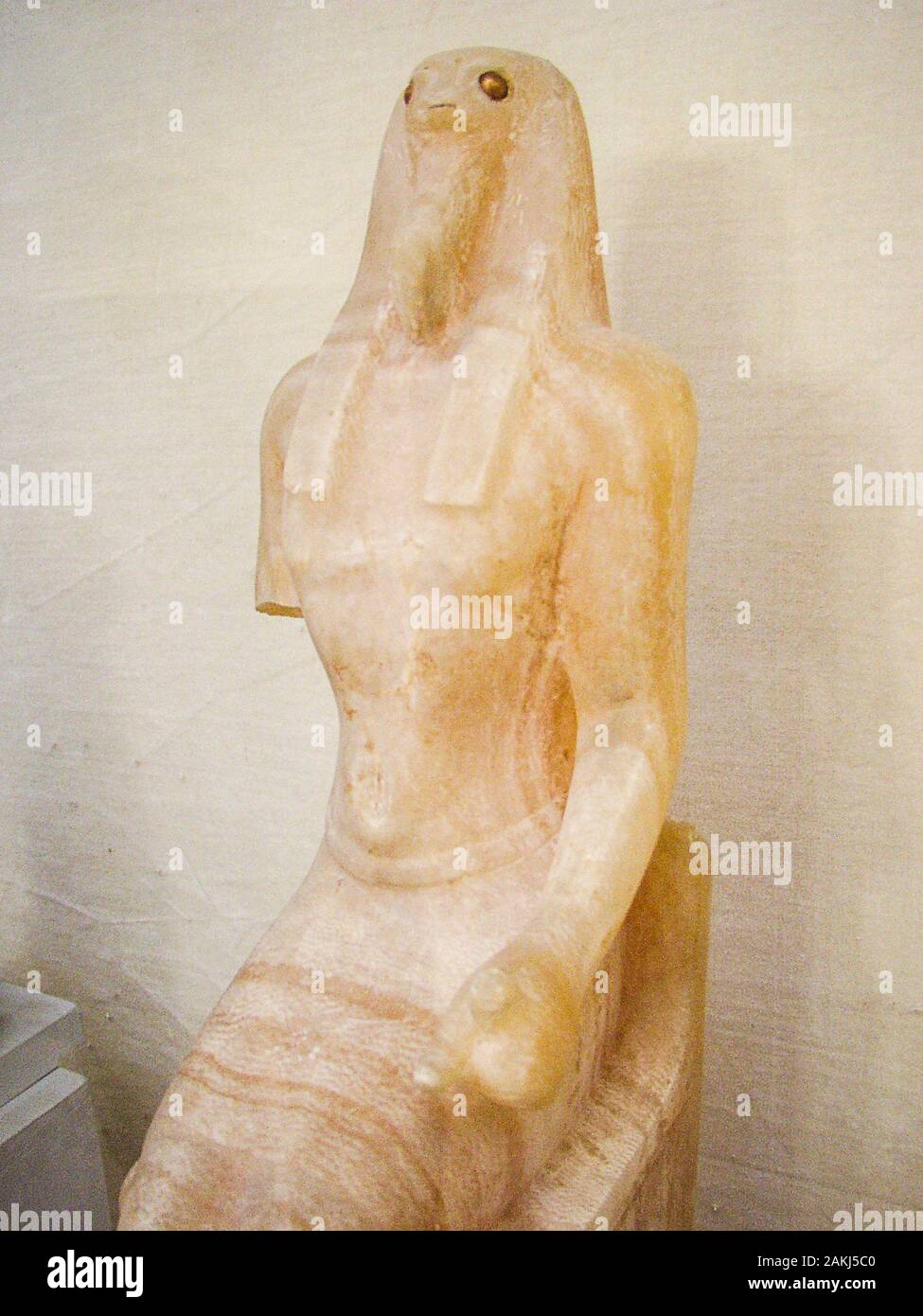 Ägypten, Alexandria, griechisch-römische Museum, Statue der Göttin Ouadjyt, mit einer Schlange den Kopf. Stockfoto