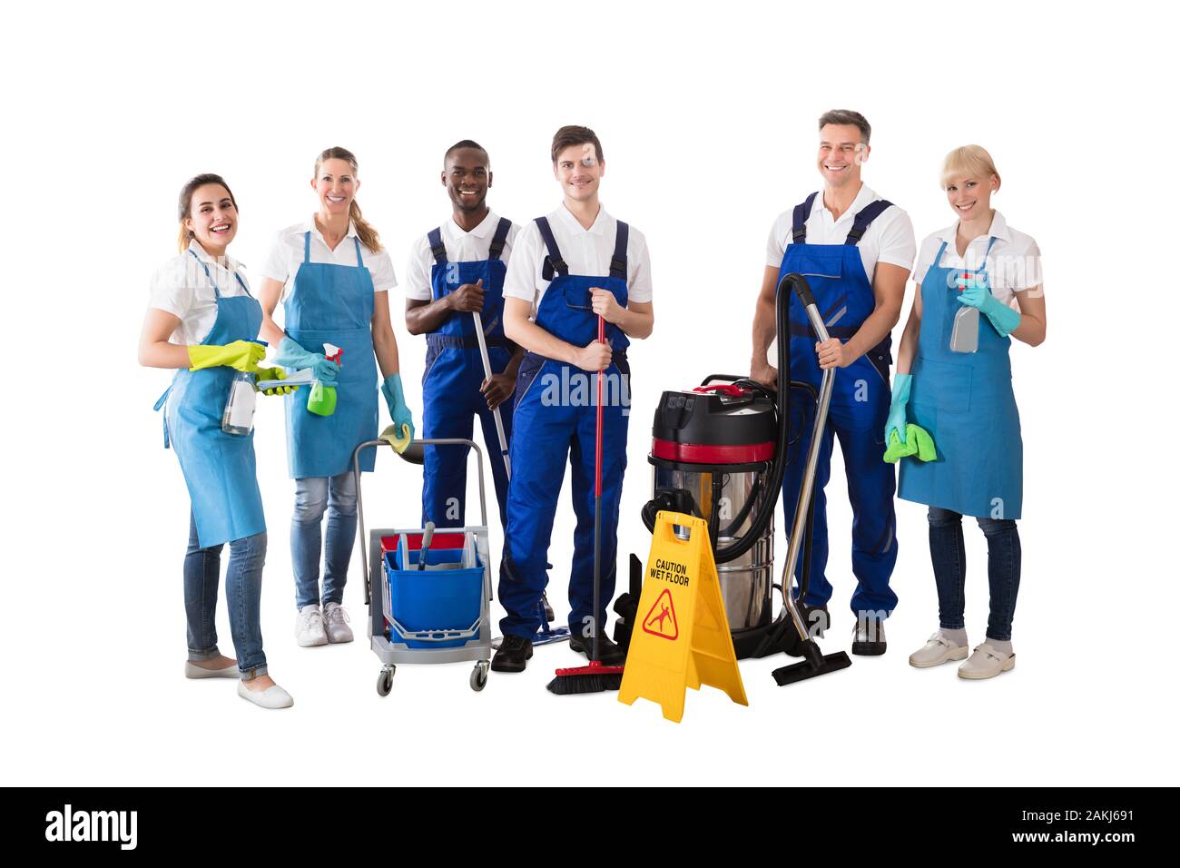 Vielfältige Gruppe von Professionellen Hausmeister steht mit seiner Reinigung Geräte vor weißem Hintergrund Stockfoto