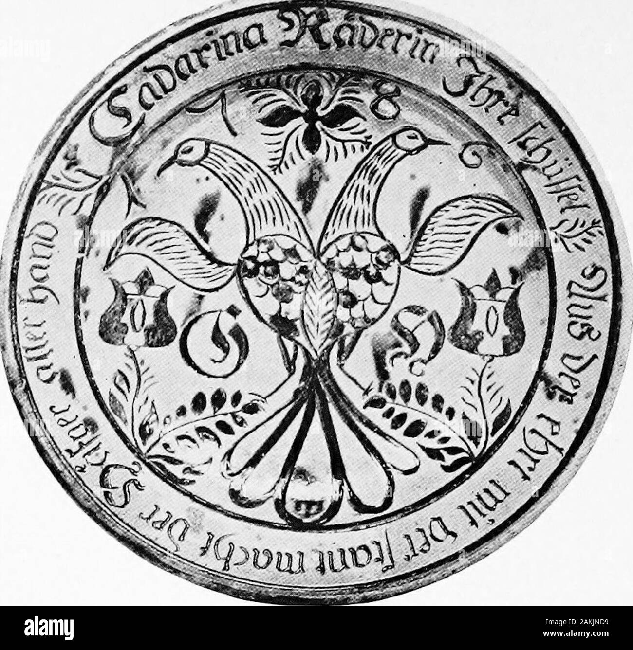 Das praktische Buch der frühen amerikanischen Kunst und Kunsthandwerk. SGRAFFITO SLIP WARE FLEISCHGERICHT; Creme; TULIP und Pfau. Dekoration GRÜN UND ROT, 1789 John T. Morris Sammlung, Pennsylvania Museum und Schule der Industriellen Kunst SGRAFFITO SLIP WARE TELLER; UNITED DOVE und Tulpe. Dekorationen GRÜN UND ROT, 1786 John T. Morris Sammlung, Pennsylvania Museum und Schule der Industriellen Kunst Stockfoto