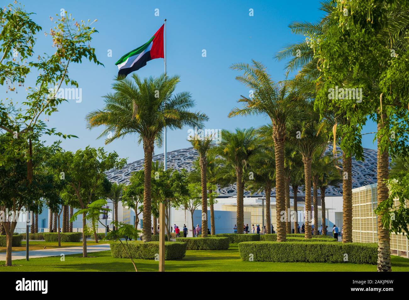 Der Louvre Abu Dhabi auf Saadiyat Island in der Nähe der Hauptstadt der Vereinigten Arabischen Emirate Stockfoto