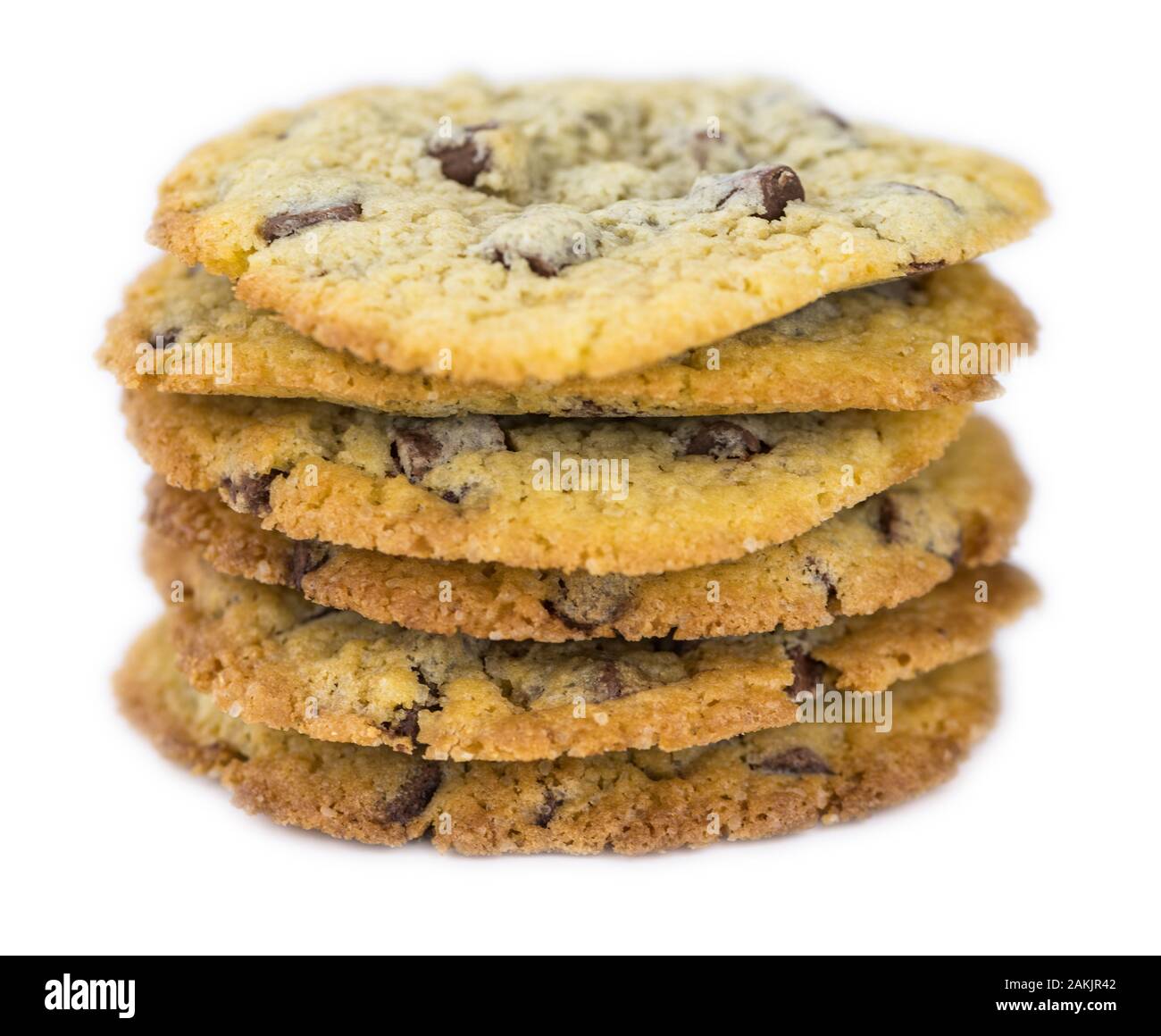 Chocolate Chip Cookies als detaillierte Nahaufnahme isoliert auf weißem Hintergrund (selektive Fokus) Stockfoto