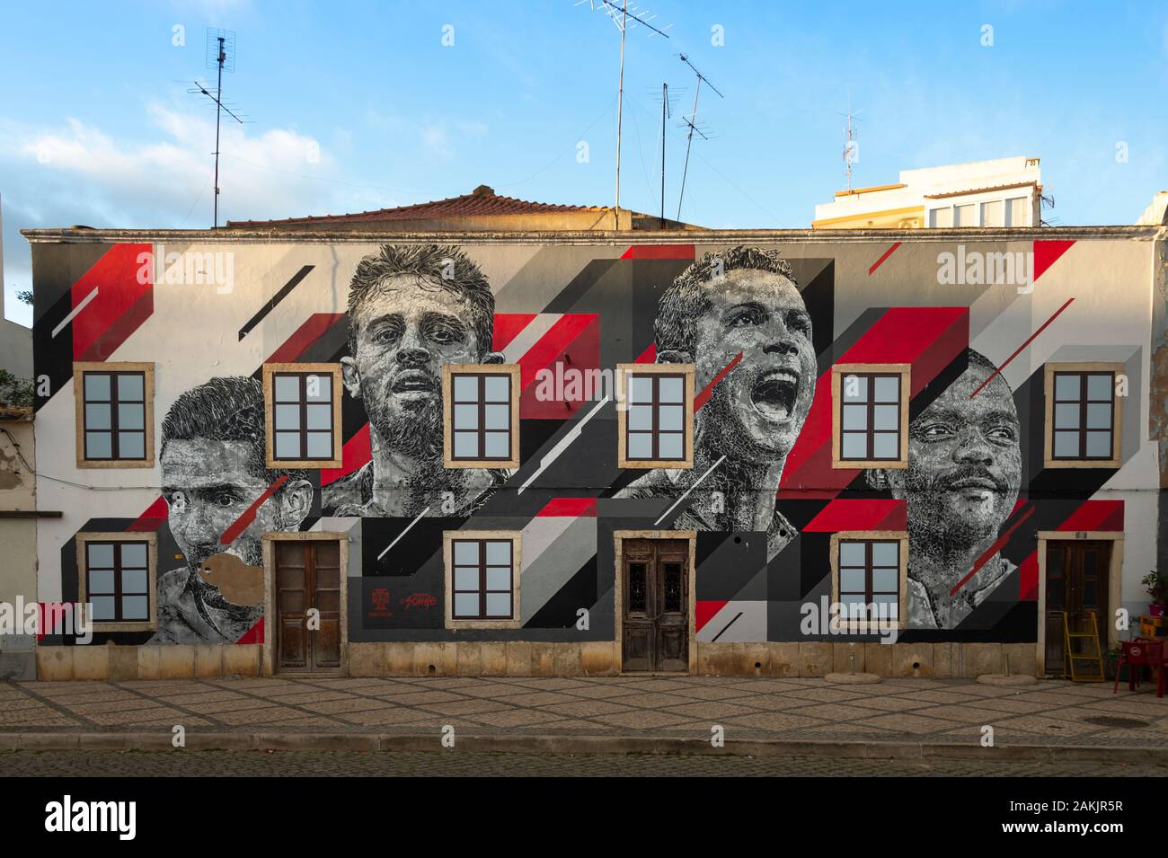 Portugiesische Sport Sterne street art auf der Seite eines Gebäudes in der Altstadt von Albufeira Stockfoto
