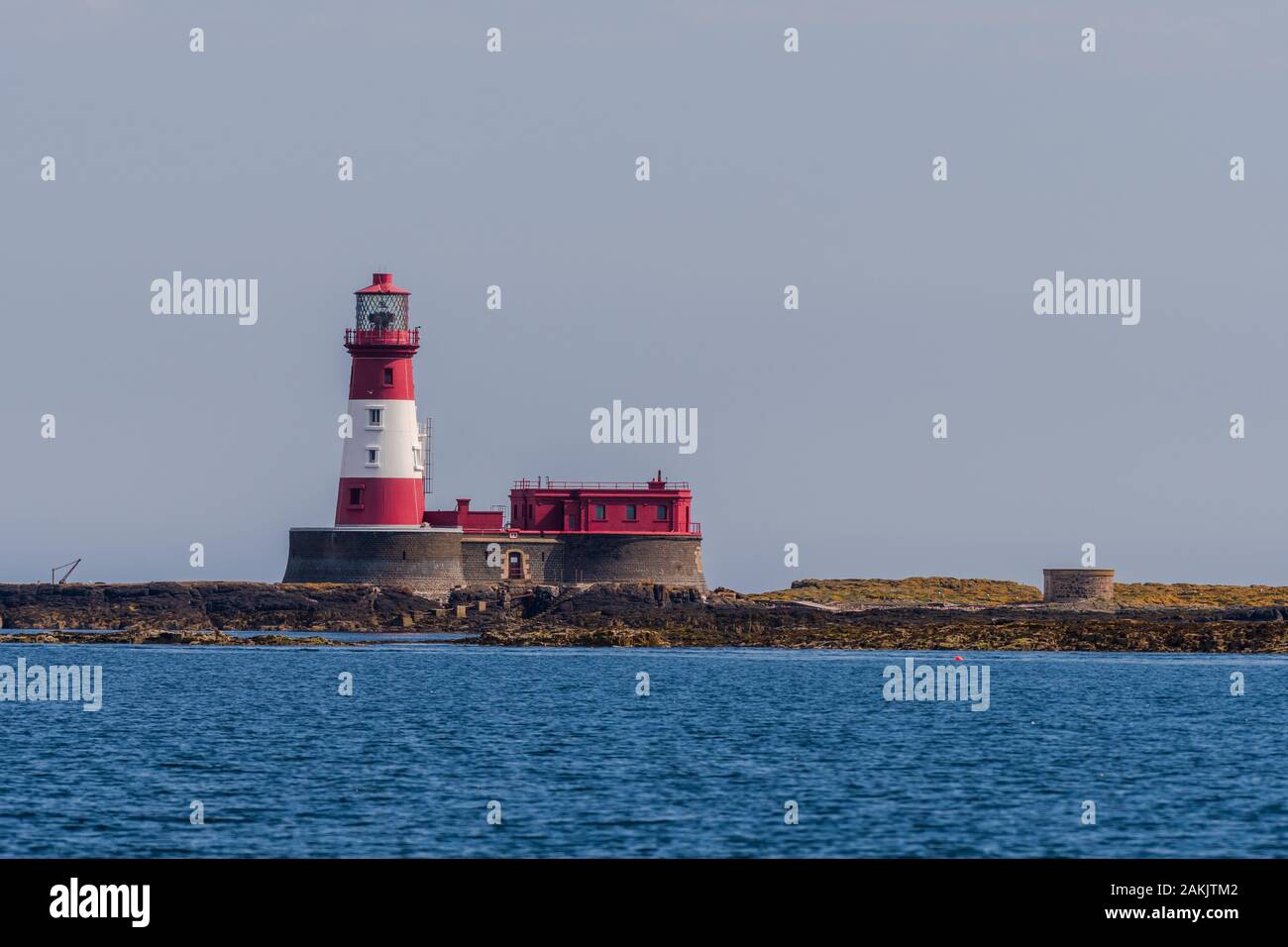 Longstone Lighthouse auf der äußeren Insel Farne in Longstone. Erbaut im Jahr 1826 und immer noch ein aktives Lichthaus. Stockfoto