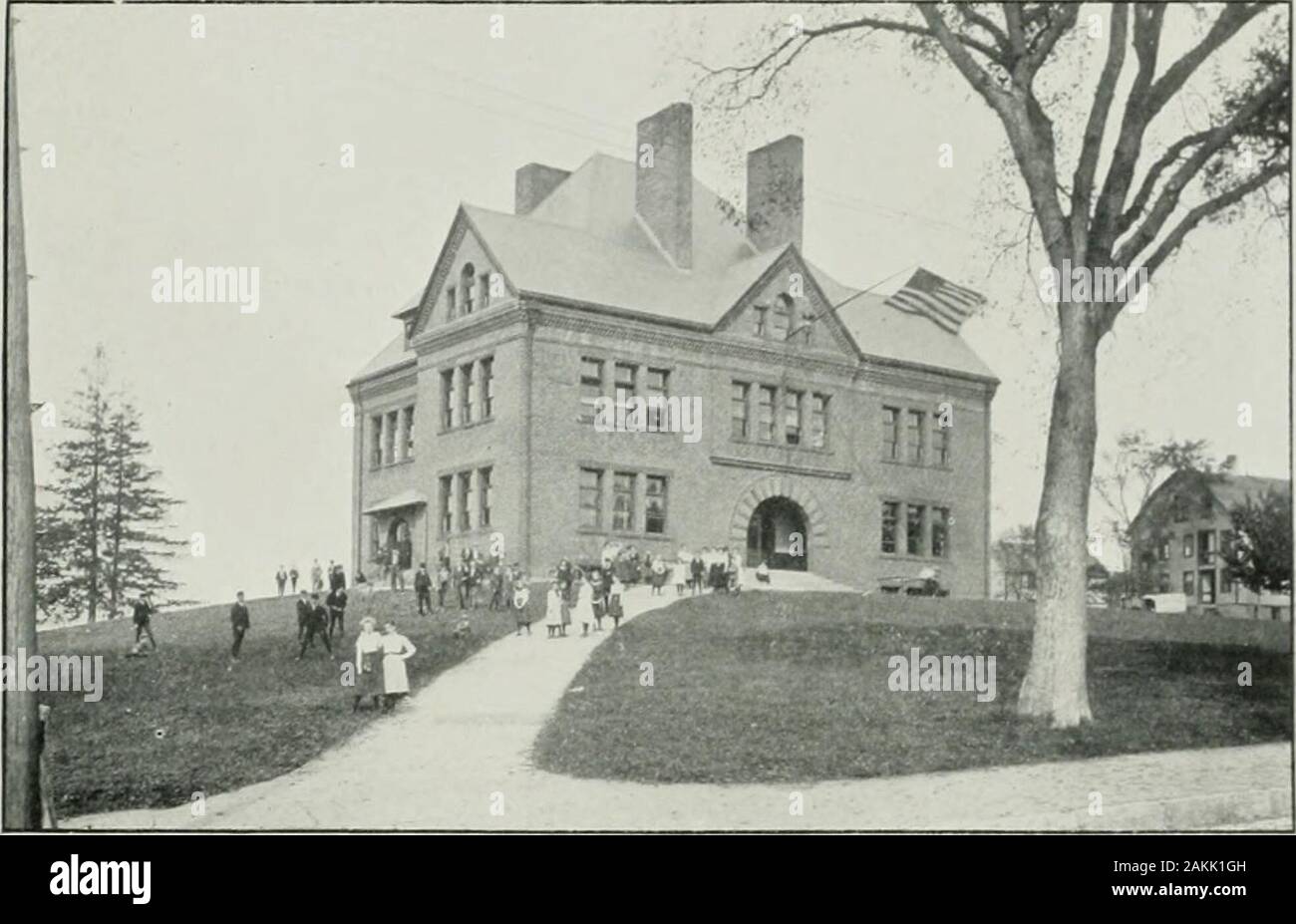 Malerischen New London und Umgebung, Groton, Mystic, Montville, Waterford, der zu Beginn des zwanzigsten Jahrhunderts; bemerkenswerte Features von Interesse. . Und Lett der größere Teil seiner Immobilien Tor. Principal. Walter A. Towne. A. M. Lehrer: Eugene B. Lawrence. A. B.. Robert T. Elliot, und Hcrve&gt; F. Houghton. A. B., dass neue Londons öffentlichen Schule Sys-tem besitzt außergewöhnliche Verdienste, Andthat viele Ihrer Schule Gebäude uliarly arepei - gut auf die PUR-Pose, der sie dienen, ist gut Sus - wörtlich und Garantiefähig angepasst. Die Nameaug NewLondon (dann) von mehr thantwo Centuri Stockfoto