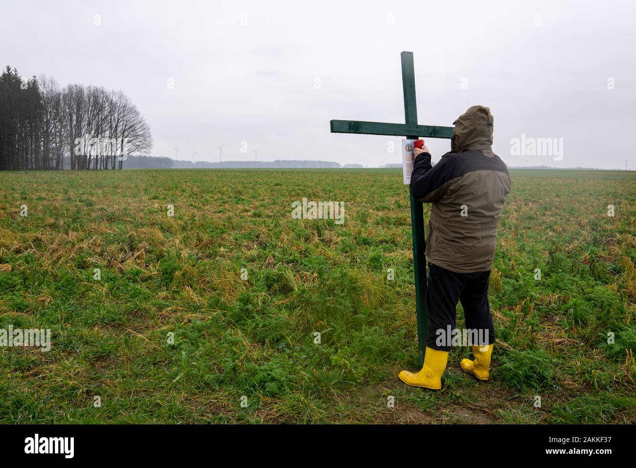 Das grüne Kreuz als stiller Protest der Bauern gegen die landwirtschaftliche Paket und mehr und mehr Anforderungen Stockfoto