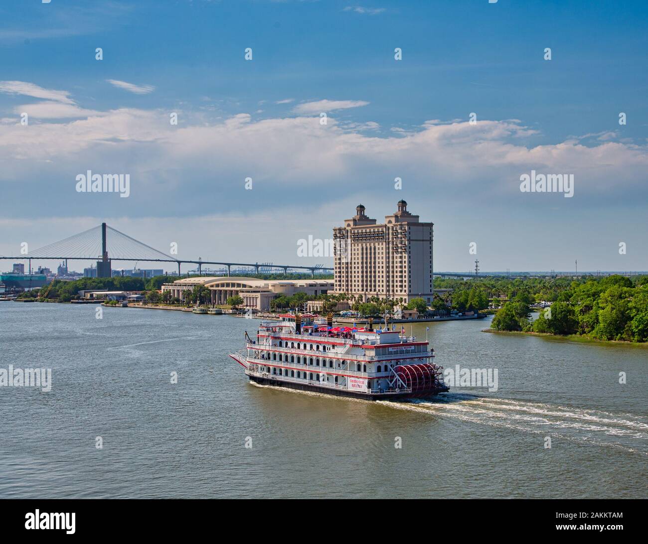 Riverboat von Westin Hotel und Savannah Convention Center Stockfoto