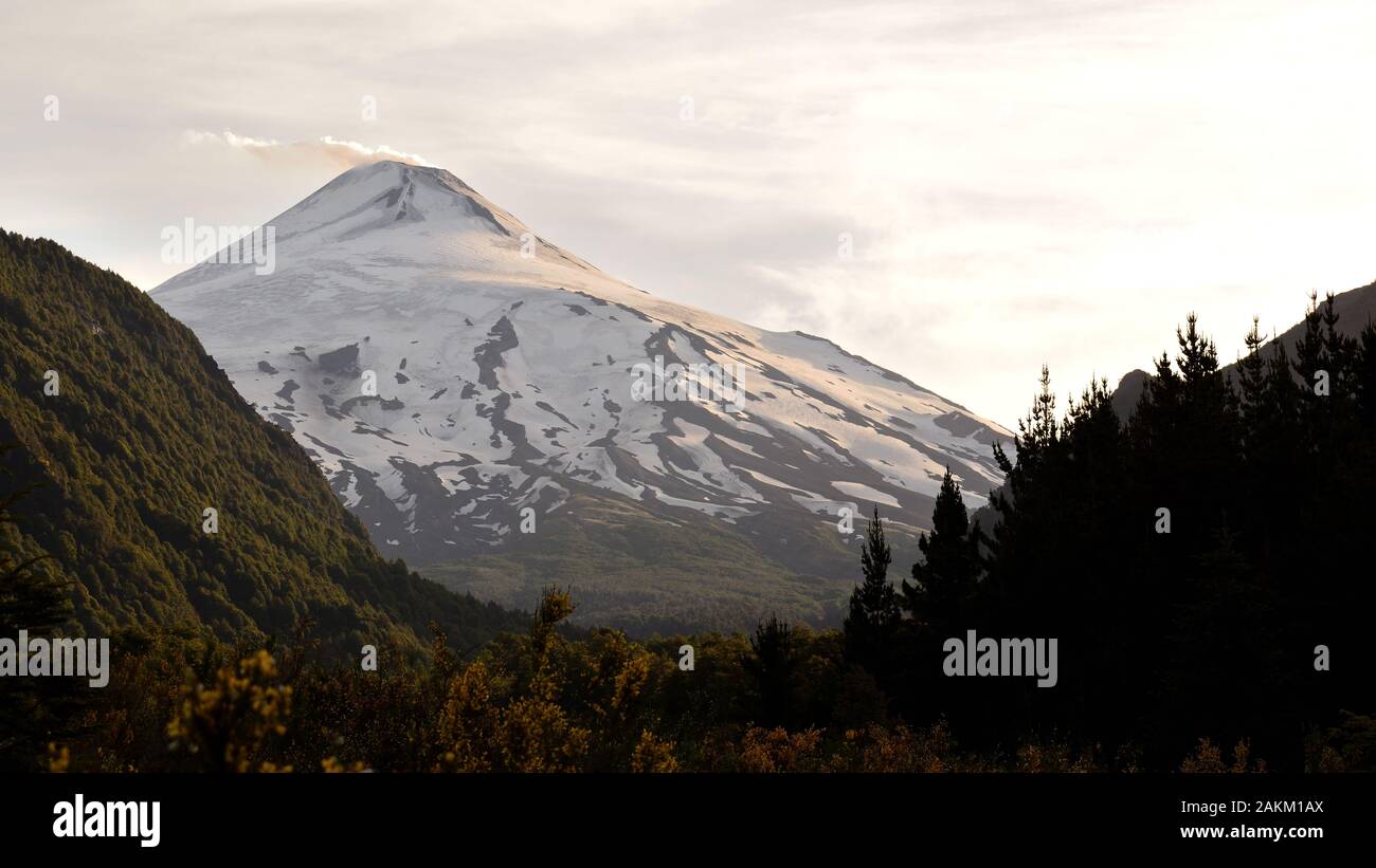 Vulkan nach Bergen Stockfoto