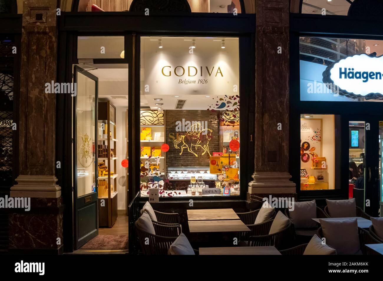 Ein retail Godiva Schokolade shop Verkaufsplattform im Hallenbad Galeries Royales Saint-Hubert Shopping Mall in Brüssel, Belgien. Stockfoto