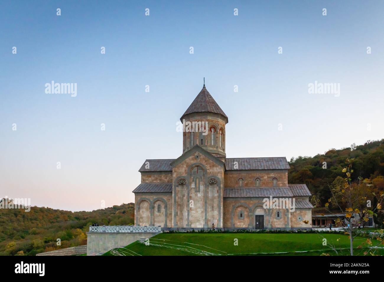 Sighnaghi, Georgia - Oktober 2019: Bodbe Kloster St. Nino - ein georgisch-orthodoxen Klosterkomplex in der Region Kakheti und ist ein beliebter Touristenattraktion Stockfoto